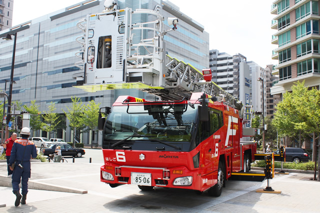 はしご車ゴンドラ搭乗及び放水体験